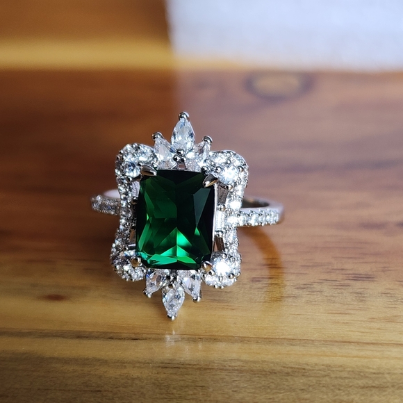 Emerald-Cut Ring Cubic Zirconia Halo Size 6 - Picture 1 of 10